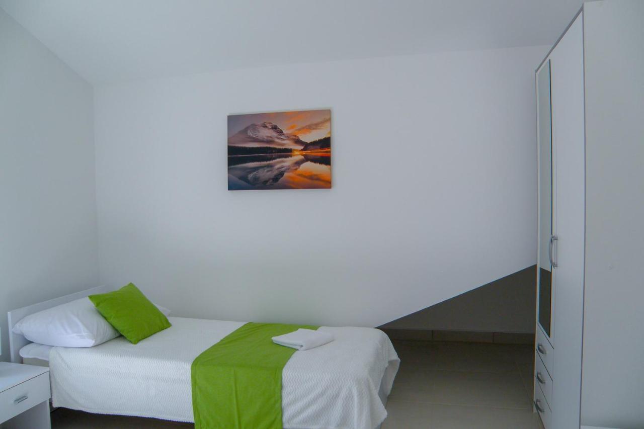 Lada apartmani Novalja Exterior foto